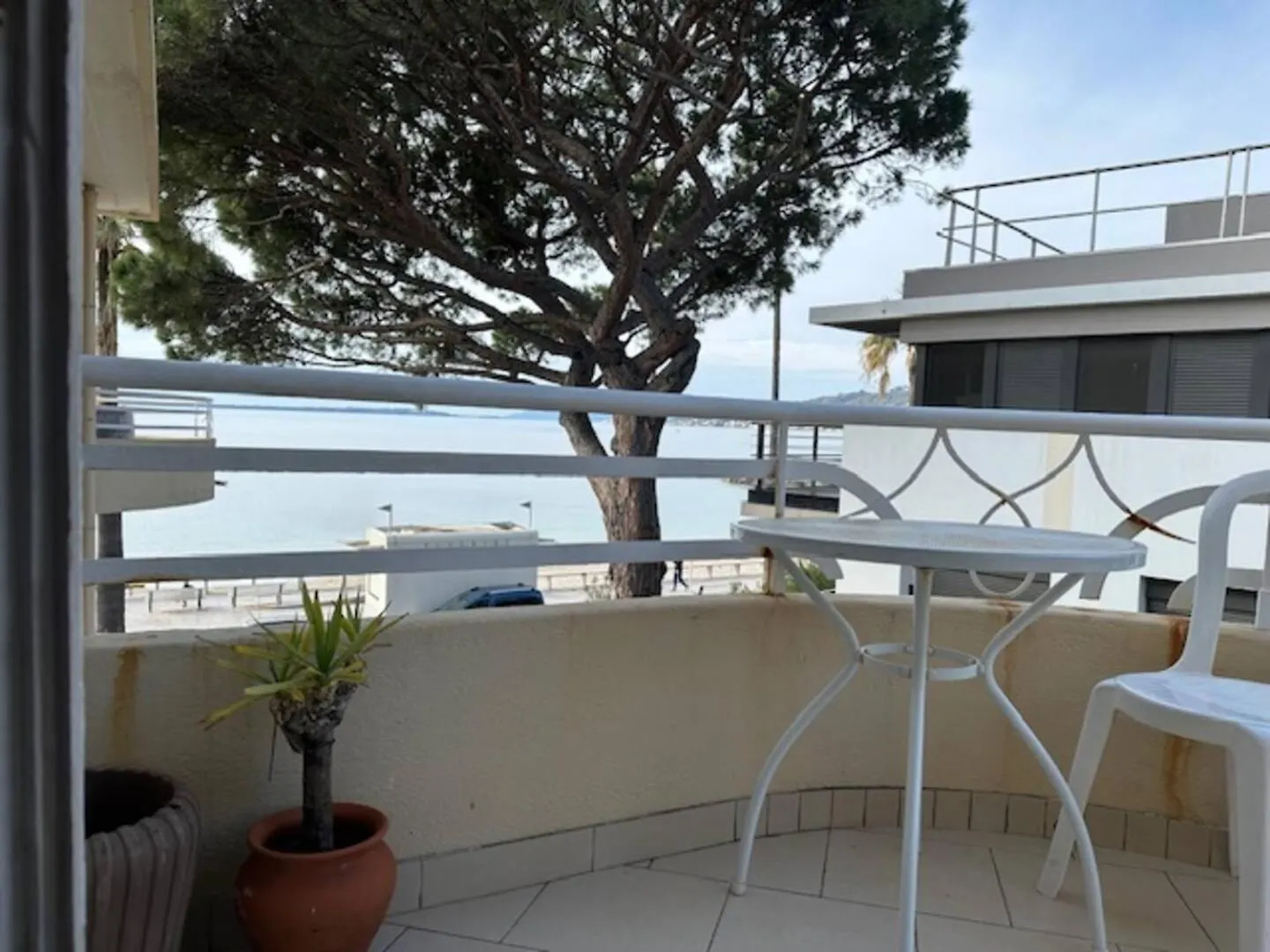 Provence-Style Studio Sea Across The Street Antibes