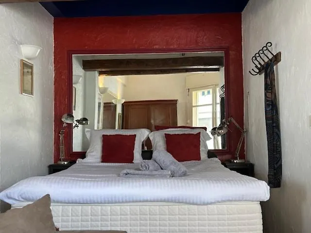 Provence-Style Studio Sea Across The Street Antibes France